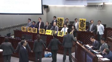 港泛民譴責強行通過一地兩檢草案審議