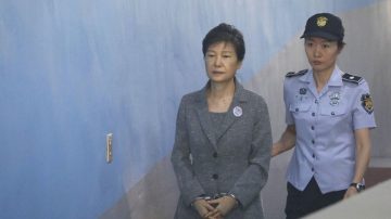 韩国前总统朴槿惠被送往医院