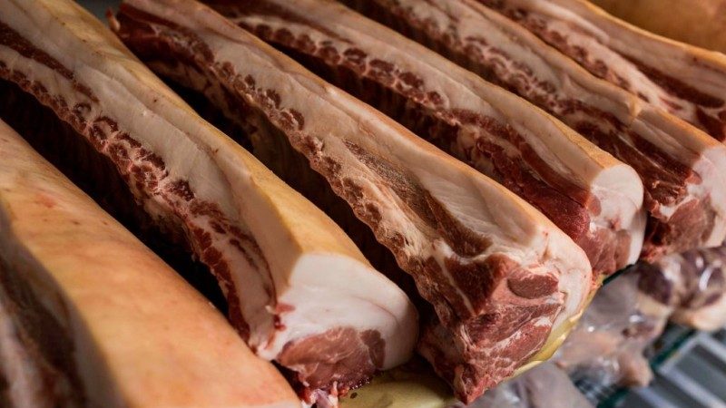 中共施壓嚴查進口美豬肉  在美中企再次受創