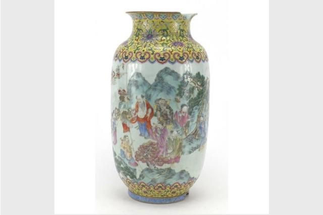 英老妇旧花瓶意外卖得8.7万英镑原来是乾隆御制| 乾隆御制花瓶| 中国古董花瓶| 八仙贺寿| 新唐人中文电视台在线