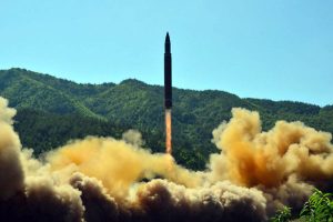 朝鮮變臉無礙幕後溝通 美擬撤「支恐」名單換核導拆除