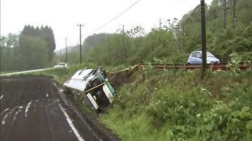 日本青森高中足球隊校車翻覆 38人傷勢不明