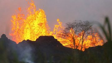 基拉韦厄火山熔岩流向海岸 威胁更多民宅