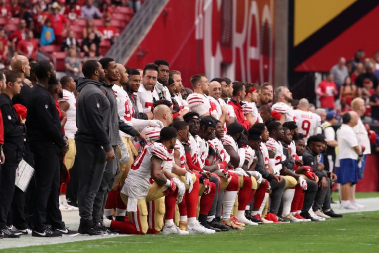 川普又贏了 NFL新政規定不站聽國歌將受罰