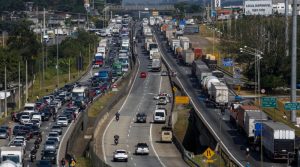 卡車司機持續罷工 巴西陷癱瘓 安全部隊介入疏通國道
