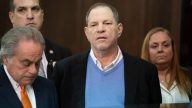 韦恩斯坦涉性侵自首 交付百万保释金装GPS监控