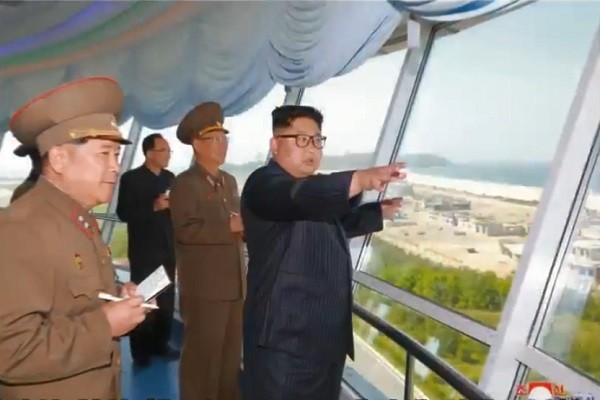 赴朝鲜5国记者遭禁足 原来是“头领”出巡