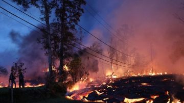 恐怖！基拉韦厄火山熔岩迅速翻滚 数分钟吞噬民宅(视频)