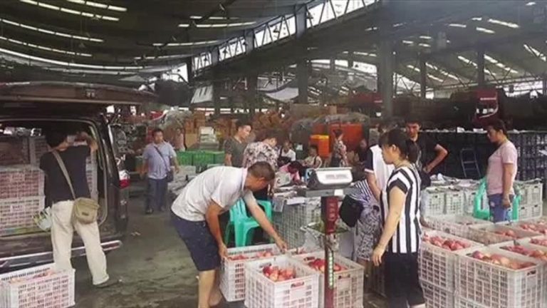 重慶商戶反對毀約 遭數百保安鎮壓
