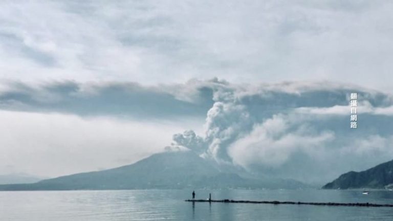 日本鹿兒島火山噴發 白晝瞬變黑天