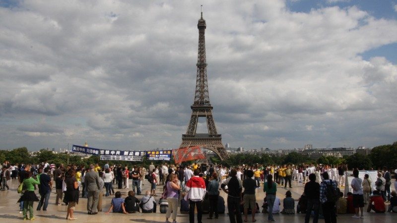 組圖:法輪功學員10年反迫害 法國政要支持