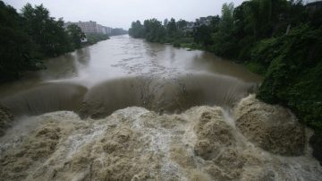 中國西南洪水氾濫 至少10人死亡