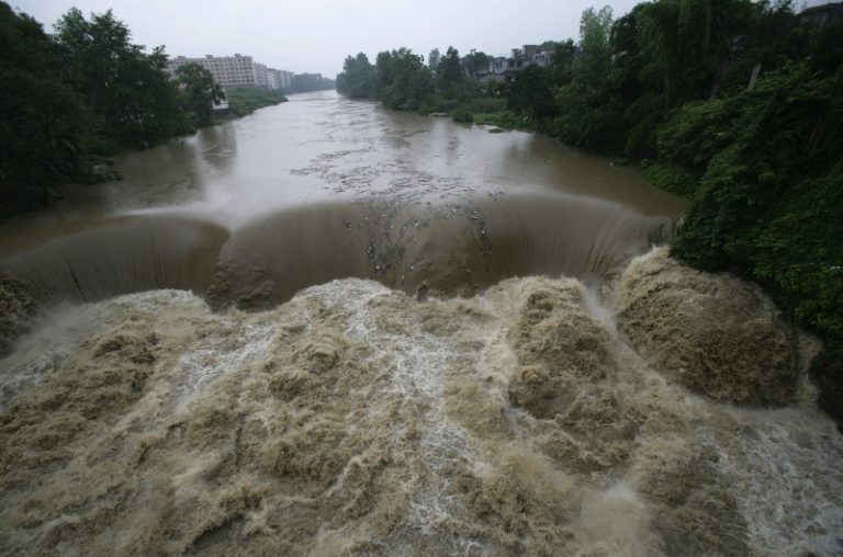 中國西南洪水氾濫 至少10人死亡