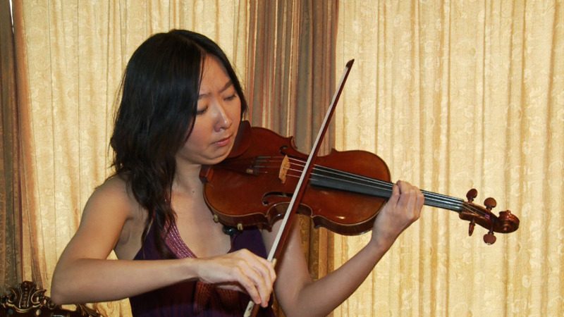 女小提琴家指参赛是提高的好机会