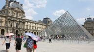 中国客参观罗浮宫 法媒：钻漏洞 一张门票卖7次