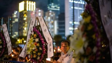 香港人没有遗忘六四 11万人逼爆维园（组图）