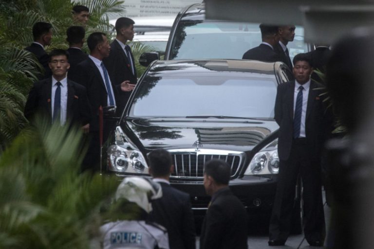 金正恩準備出門 保鏢群今天需跑好幾個地點