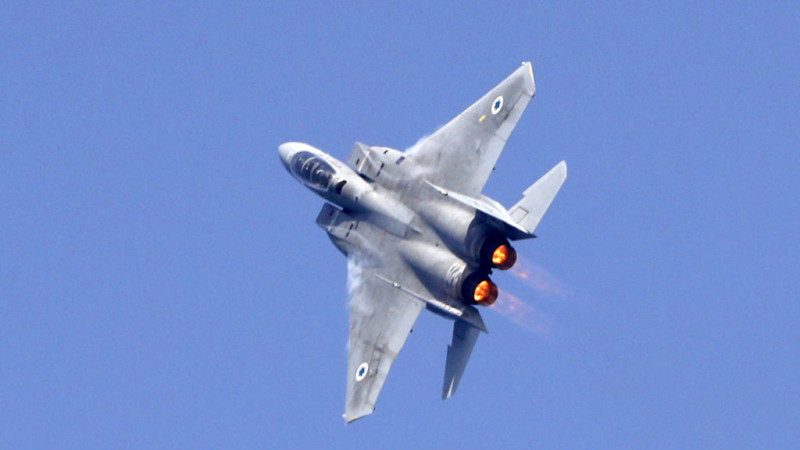 美軍F-15戰機沖繩墜海 飛行員彈射逃出重傷