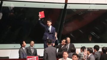 港一地兩檢強行通過二讀 五泛民被驅離場