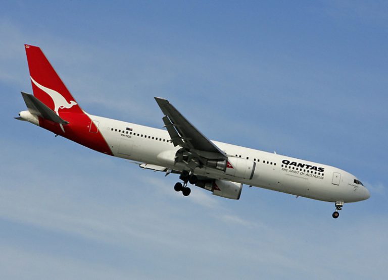 嚇！客機在空中「超機」 一架遭尾波亂流「俯衝」太平洋