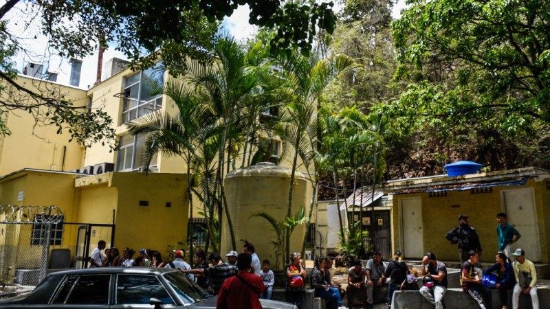 委内瑞拉毕业派对丢催泪弹 爆发人踩人17死5伤