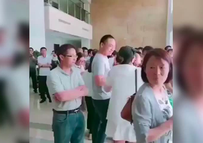 安徽宿松縣三百多教師到縣政府討薪