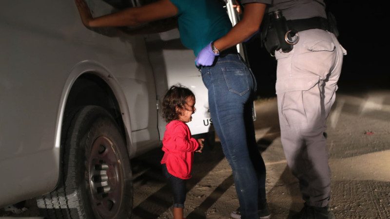 边界哭泣女童未离母亲 有家可归庇护涉诈欺