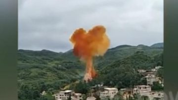 中共火箭残骸坠地爆炸 黄色浓烟含致癌毒物（视频）