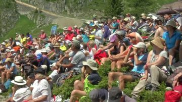 4000人聚2000米高山 勃朗峰前賞音樂