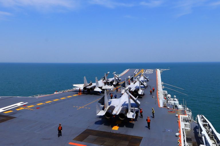 中共航母艦載機再曝醜聞 山寨失敗無法改進