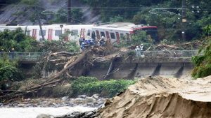 日本暴雨成灾河川泛滥土石崩落酿35死47人失踪 京都 河水暴涨 新唐人中文电视台在线