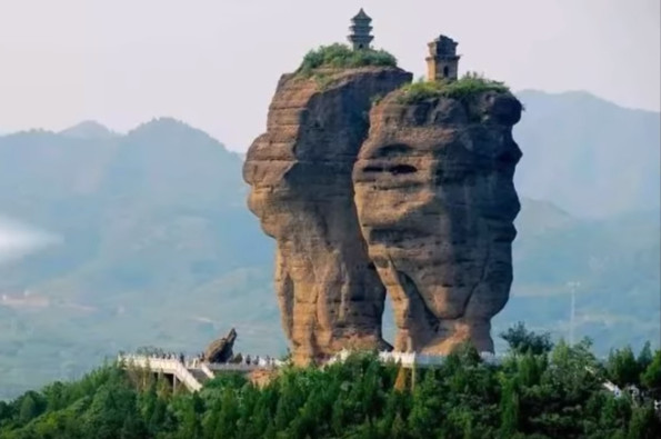 中国最奇险的6大寺庙 双塔山仅凭人力无法登顶（视频）