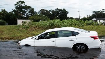 美國颶風肆虐 泡水車疑進入二手市場