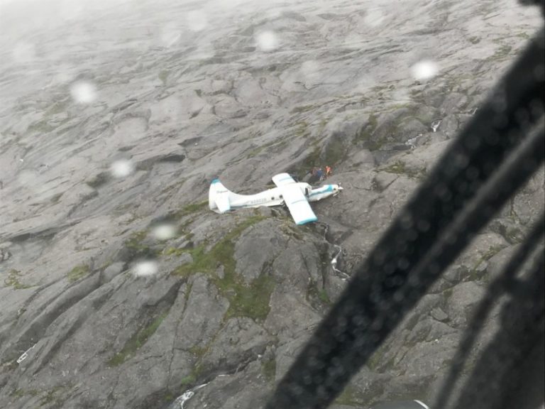 水上飛機墜阿拉斯加山區 機上11人奇蹟生還