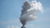 印尼火山1天喷发56次 克拉卡托方圆一公里列禁区