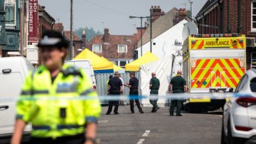 英中毒情侶住宅搜出「小瓶子」 警證實諾維喬克毒劑