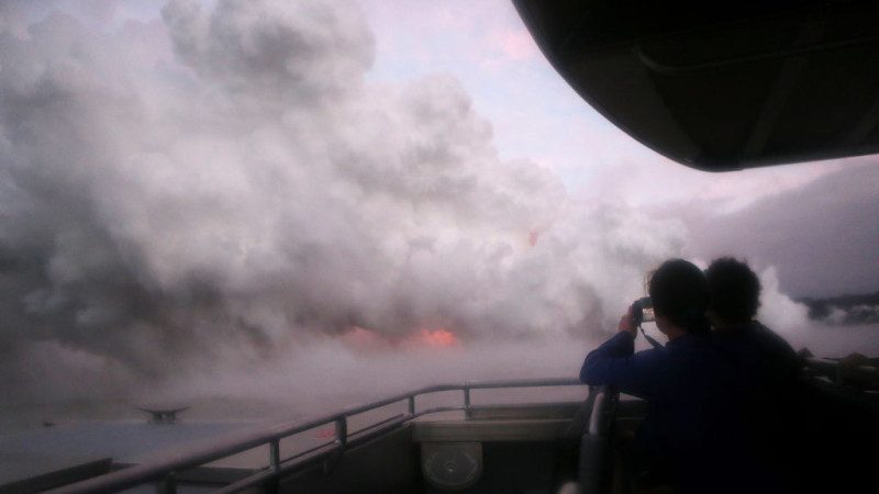 遭「熔岩炸彈」擊中 夏威夷觀光船破洞23人受傷