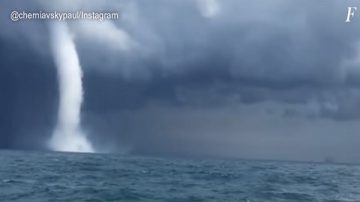 震撼！黑白“水龙卷”同现黑海 俄渔夫：能活着是奇迹