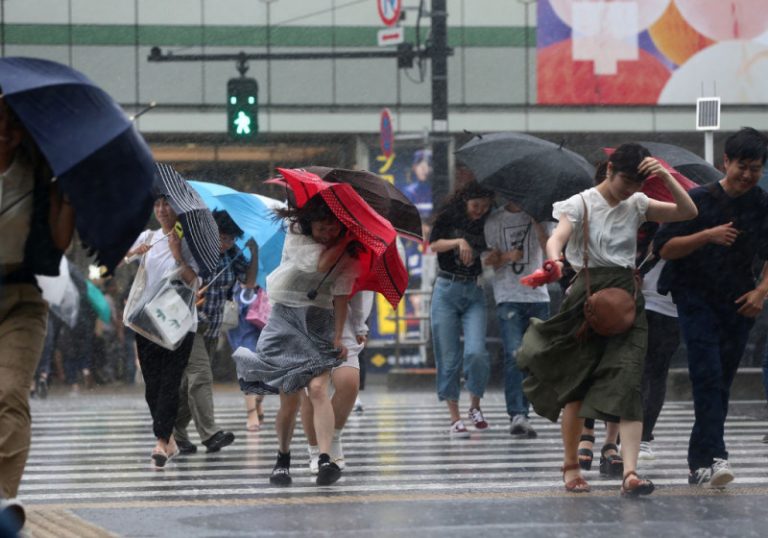 創日本觀測首例 怪颱「雲雀」一天2度登陸