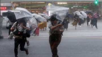 台风云雀登陆东日本 行进稍缓影响恐拉长