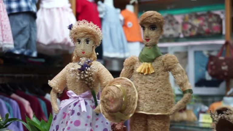 菜瓜布變身藝術品 仕女人像唯妙唯肖