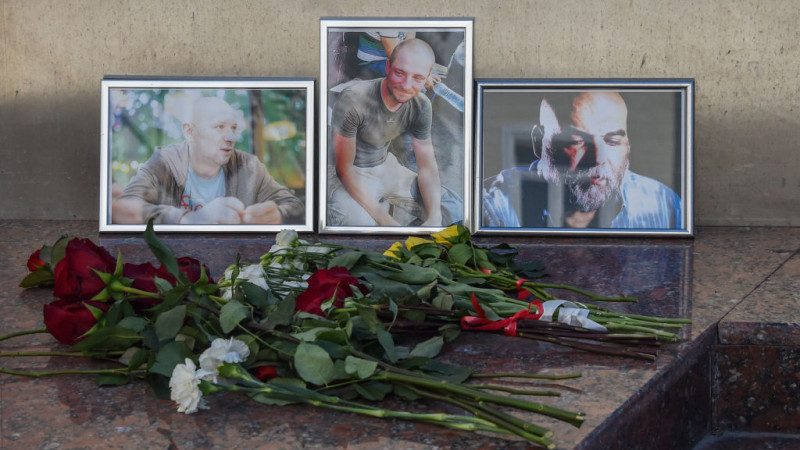 俄3名記者遭擊殺 中非「纏頭巾」武裝男犯案