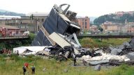 意大利桥梁突然坍塌 已知30人死亡