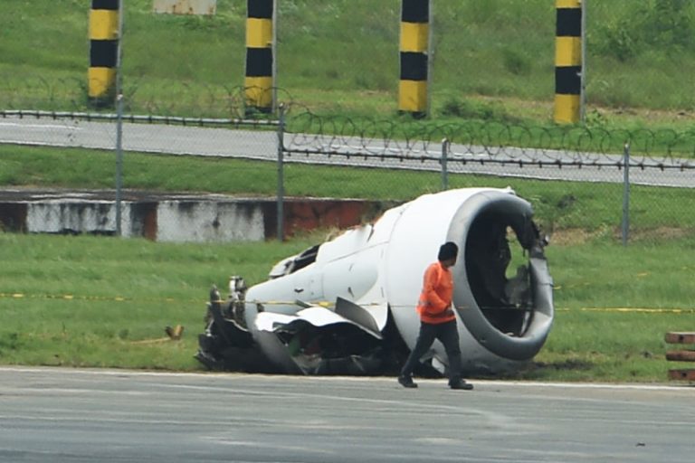 廈航客機偏離跑道 機腹著地引擎脫落降馬尼拉