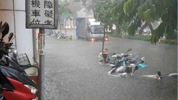 熱帶低壓恐成颱 豪雨襲南台灣淹水頻傳