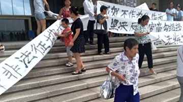 官商勾結強徵強拆 江西村民市府抗議