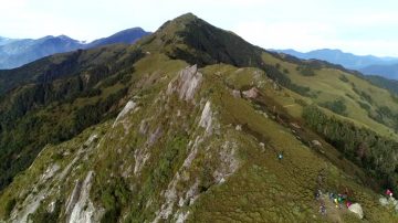 走進嘉明湖步道 飽覽中央山脈稜線