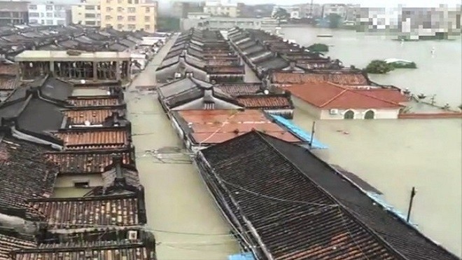 广东暴雨逾123万人受灾 积水高达2米7人丧生（视频）