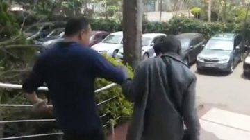 左手拿錢右手打臉？肯尼亞警方持槍搜查中共官媒非洲總部