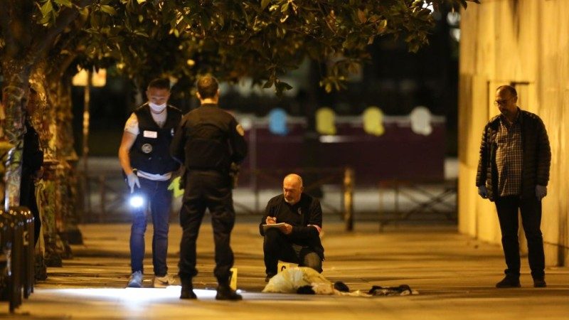 阿富汗人持刀攻擊 巴黎鬧區7人傷其中2名英國人